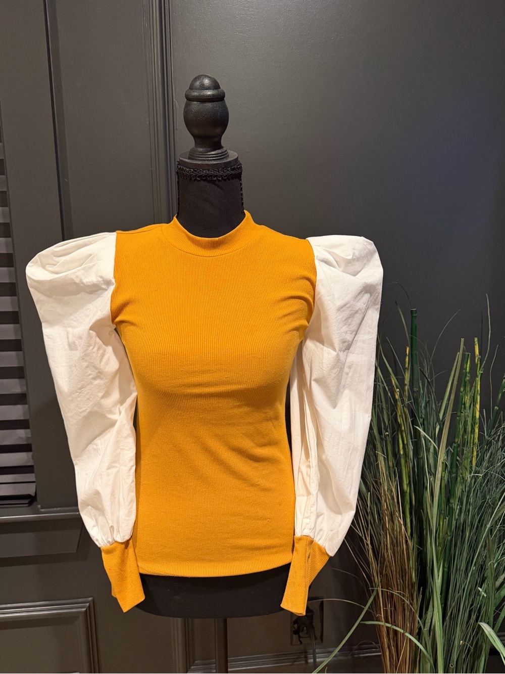 SHEIN Mustard Body with White Puff-Sleeve Top